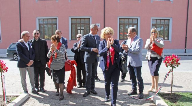 Studenti e docenti del Piria di Rosarno restituiscono decoro alla villetta Bellavista